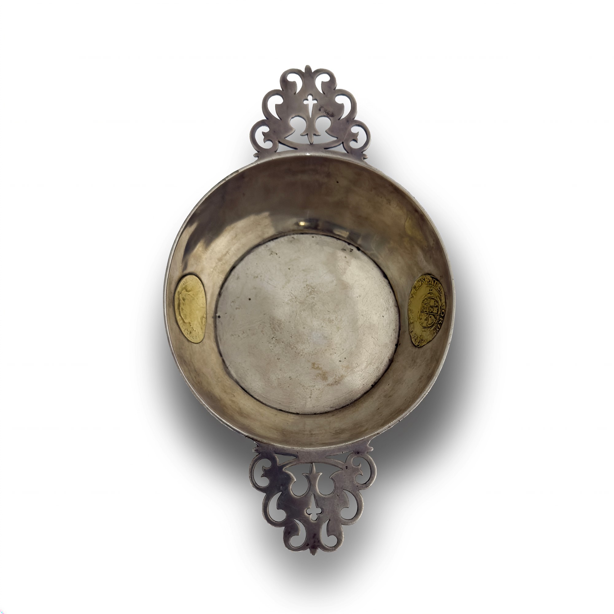 Charles & Sons Ltd., Ciotola in argento sterling con decorazione a ghinee, Londra, 1900