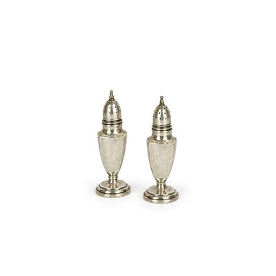 Saliera e pepiera, argento sterling, inizi del XX secolo