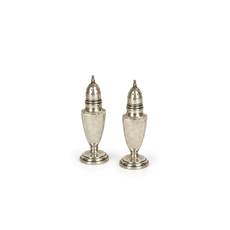Saliera e pepiera, argento sterling, inizi del XX secolo