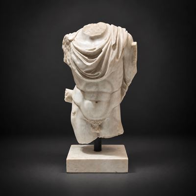 Torso virile panneggiato, marmo bianco