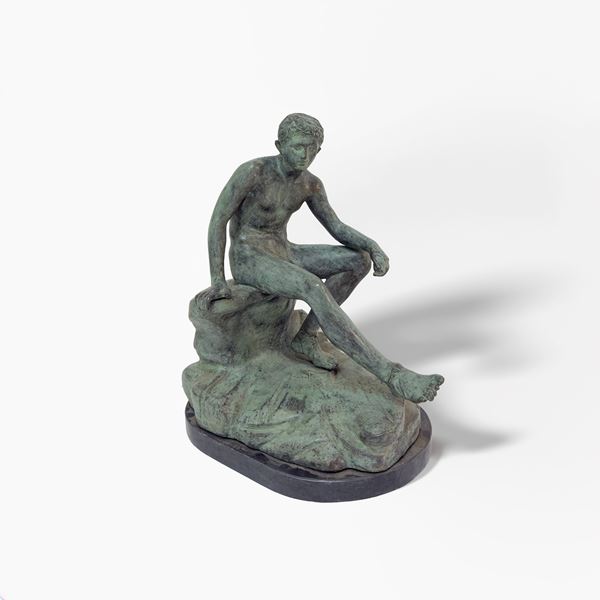 Hermes in riposo, scultura di bronzo patinato