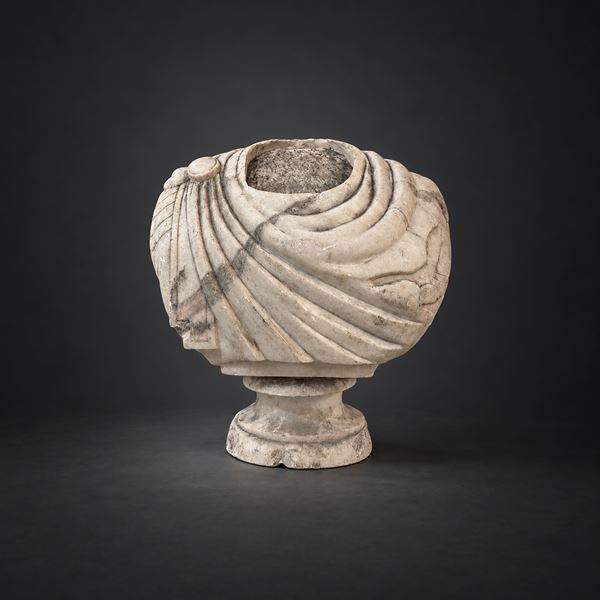 Busto di togato acefalo in marmo bianco di Grecia