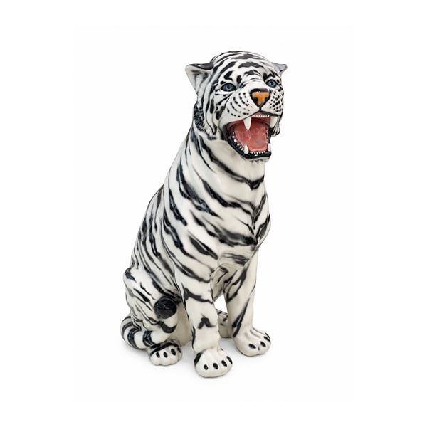 Tigre accosciata in ceramica bianca e nera