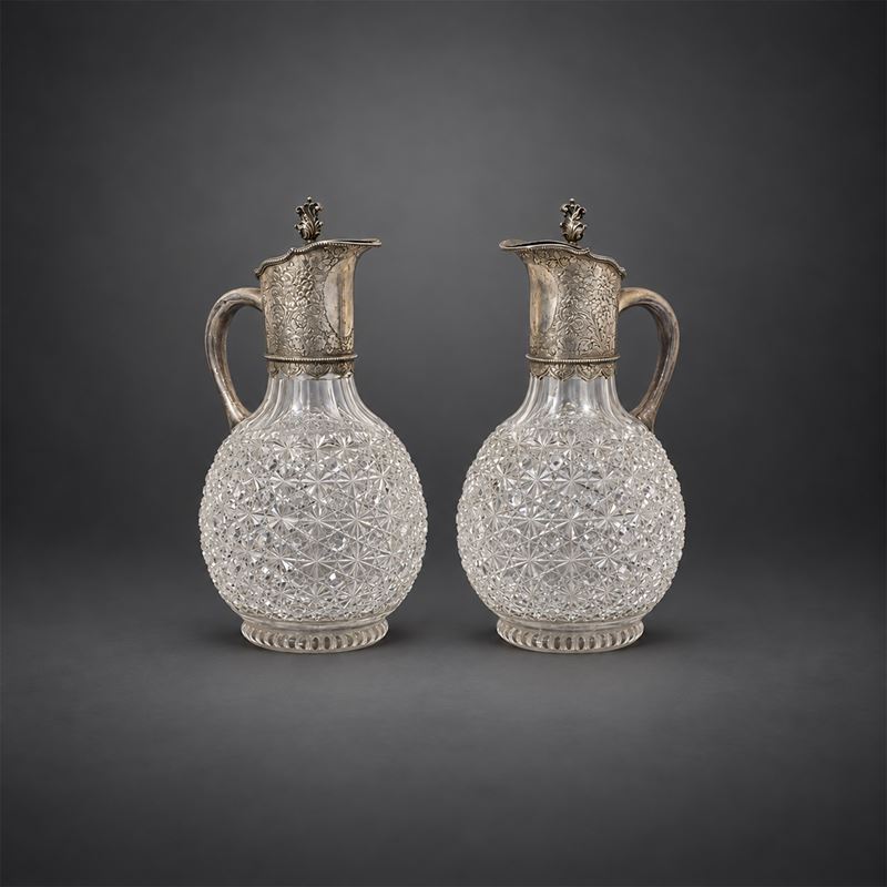 Woodward & Taylor, Coppia di caraffe in cristallo alla ruota con montatura in argento sterling, L...