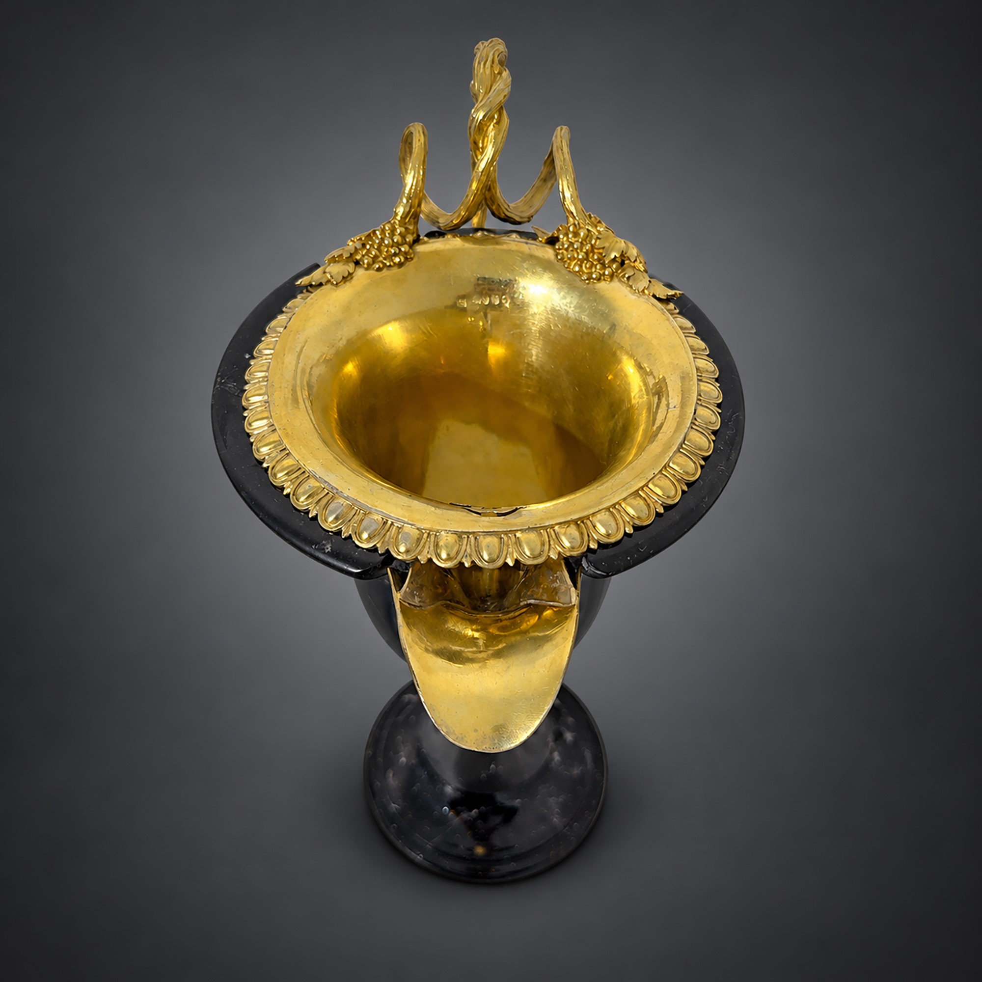 Versatoio in Marmo Nero Venato e Argento Dorato, Londra, 1823, William Eley & William Fearn