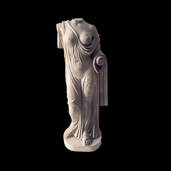 Venere togata acefala, scultura in marmo bianco