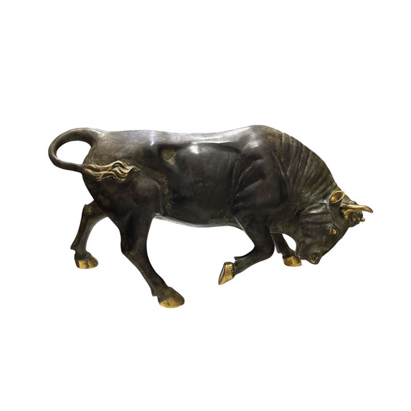 Figura di Toro in Bronzo a Patina Verde a Fuoco e Finiture Spazzolate