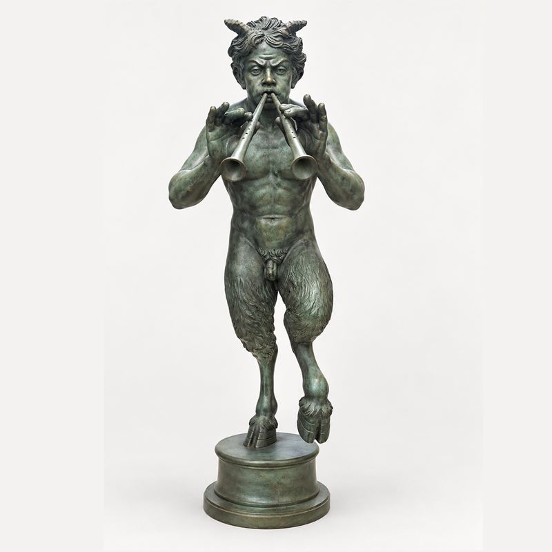 Fauno Danzante che Suona un Flauto Doppio, Scultura di Bronzo Patinato a Fuoco Verde Pompeiano
