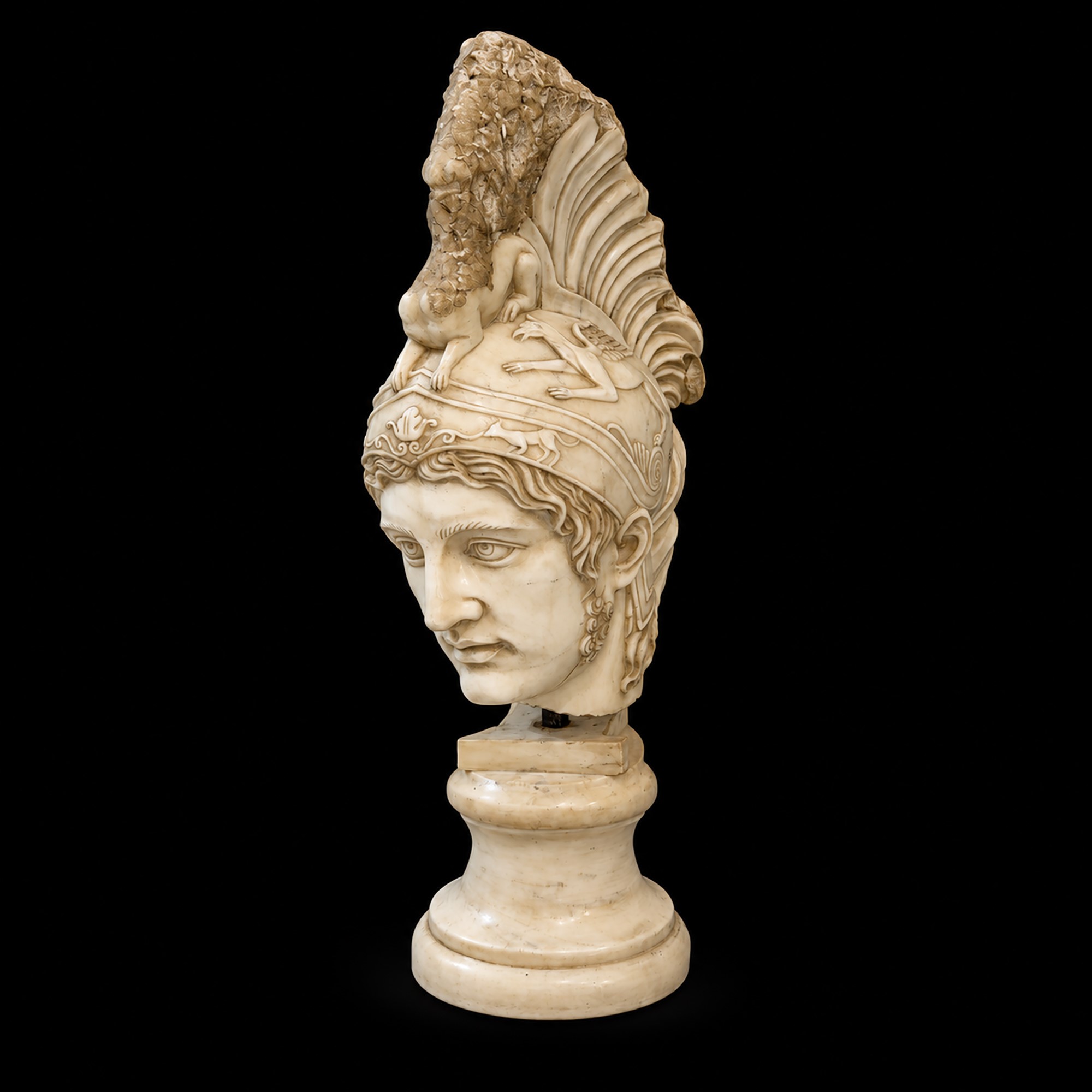 Testa di Marte con Elmo Piumato, Scultura in Marmo Bianco