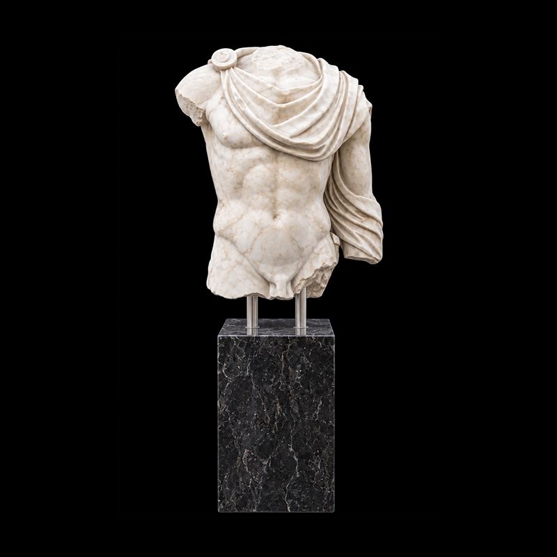 Torso Virile con Clamide, Scultura in Marmo Bianco