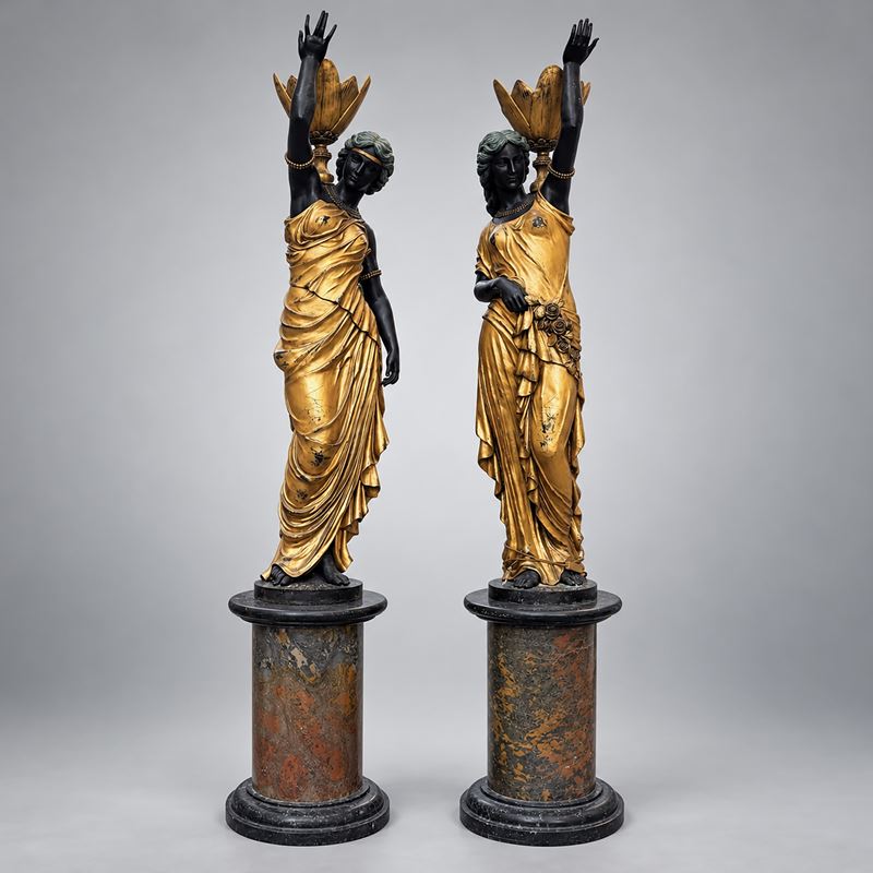 Coppia di Figure Muliebri Panneggiate in Bronzo Patinato e Dorato
