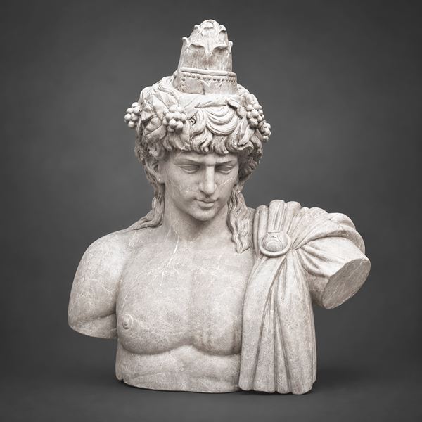 Busto di Antinoo come Dioniso in marmo grigio venato