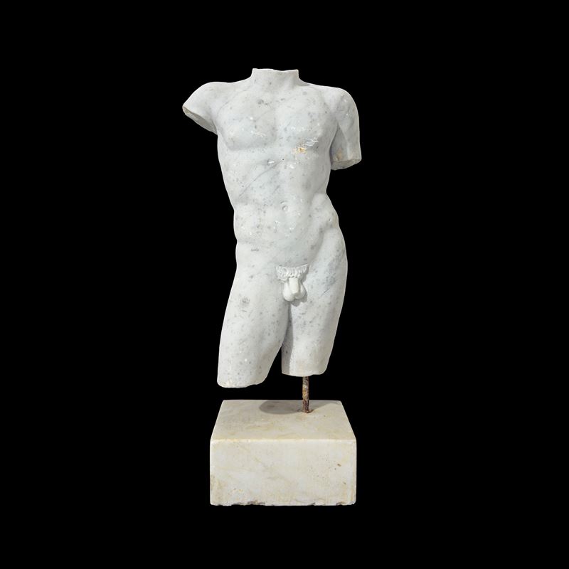 Piccolo Torso Virile Acefalo in Marmo Bianco